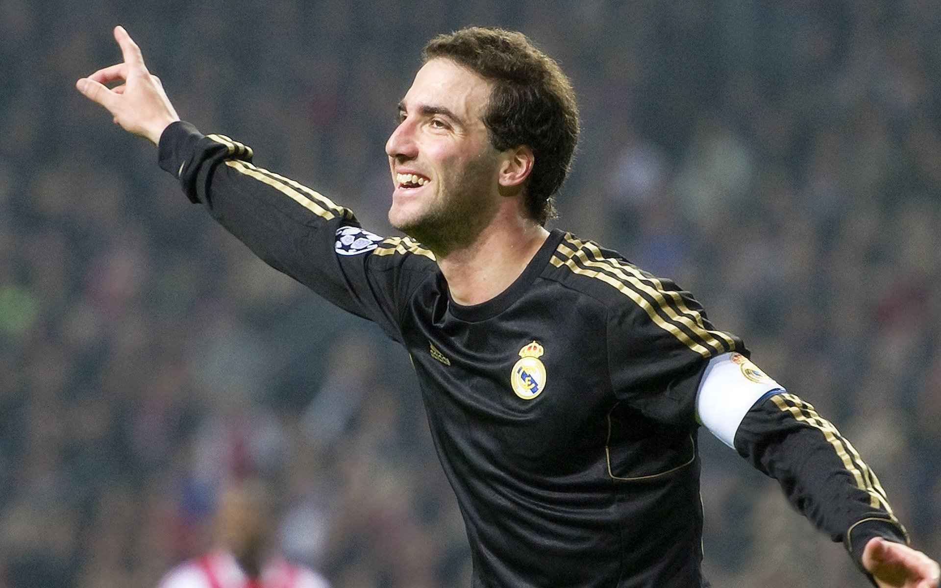 麦金托什稳步提升成绩赢得掌声，麦金托什的家具设计作品